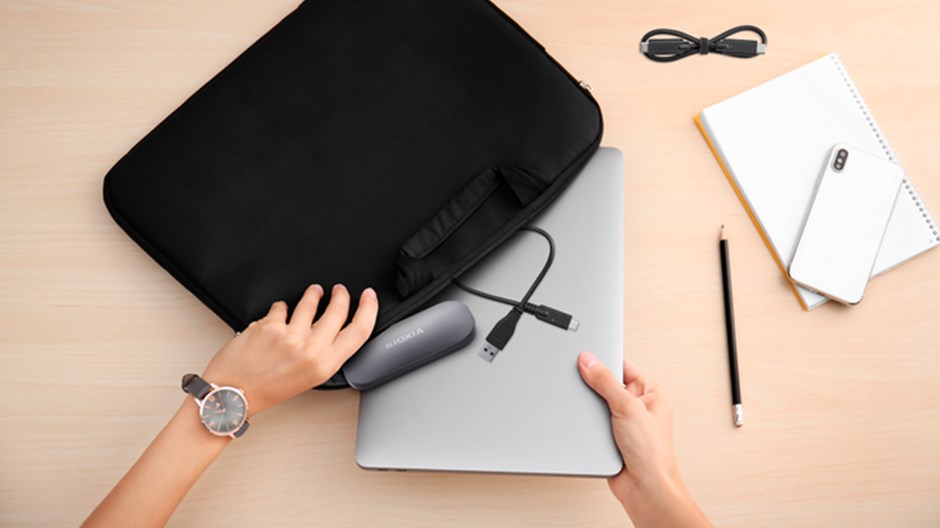 KIOXIA externí SSD EXCERIA PLUS 500GB,  USB-C 3.2 Gen2,  (R:1050/ W:1000MB/ s)3 