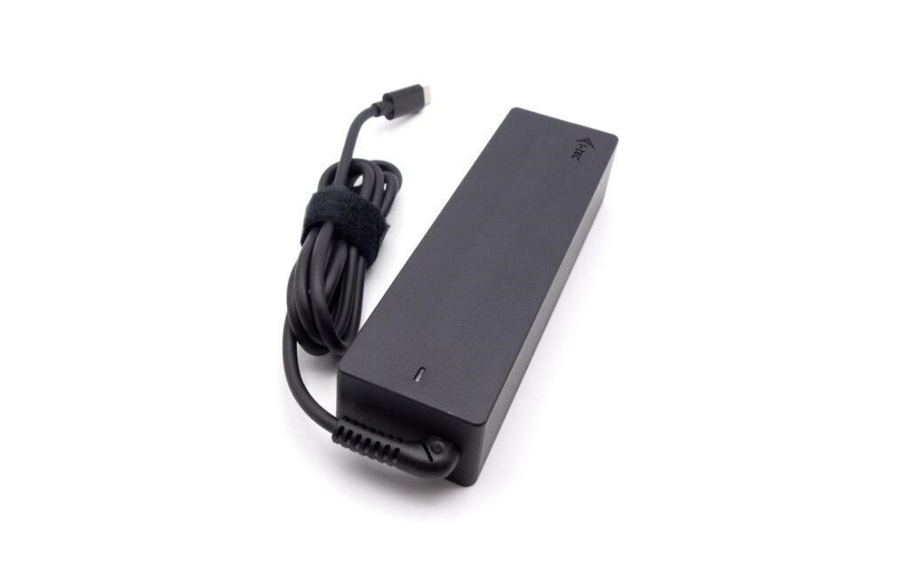 i-tec USB-C Metal Ergonomic 4K 3x Display Docking Station with Power Delivery 85W + i-tec Universal Charger 100W (bundle5 