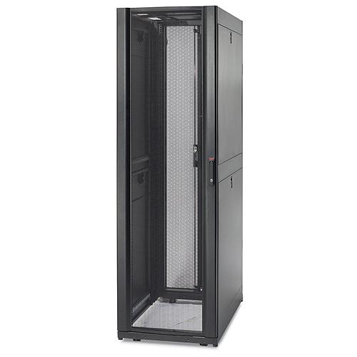 APC NetShelter SX 42U 600 mm široká x 1200 mm hlboká skriňa so strechou a bočnicami čierna0 