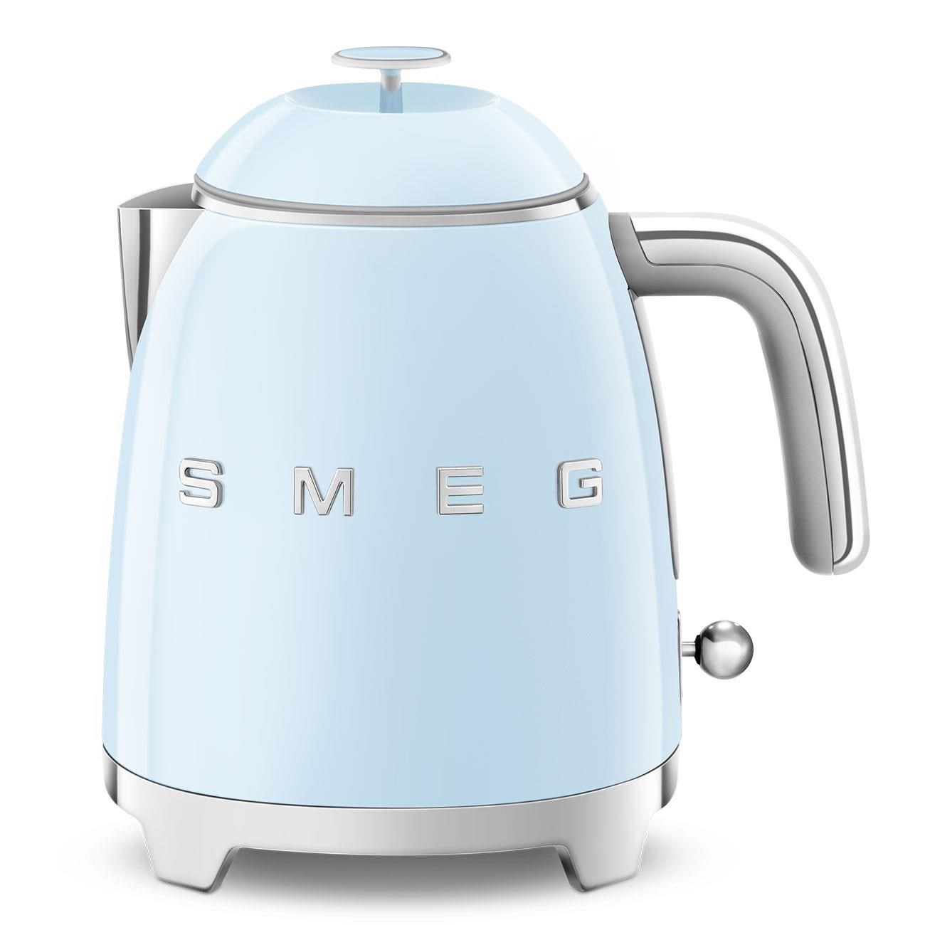 Smeg KLF05PBEU mini rychlovarná konvice, 0,8 l / 3 šálky, 1400 W, styl 50. let, pastelově modrá0 