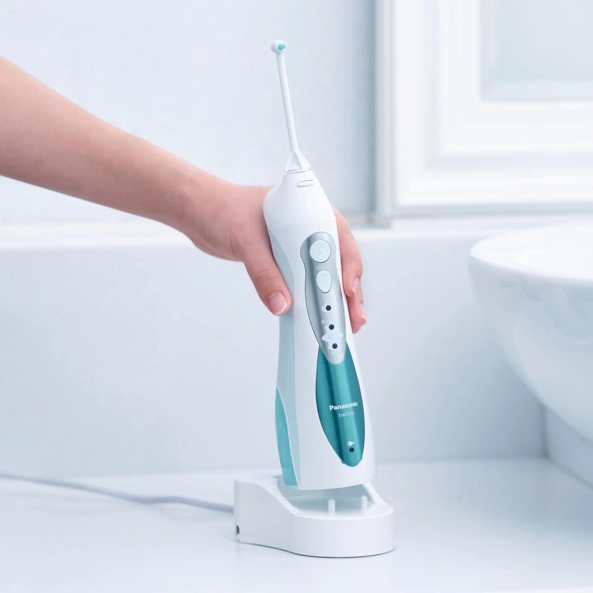 Panasonic EW1313G303 ústní sprcha s tryskou,  IPX7,  až 590 kPa,  130 ml,  ortodontická tryska9 