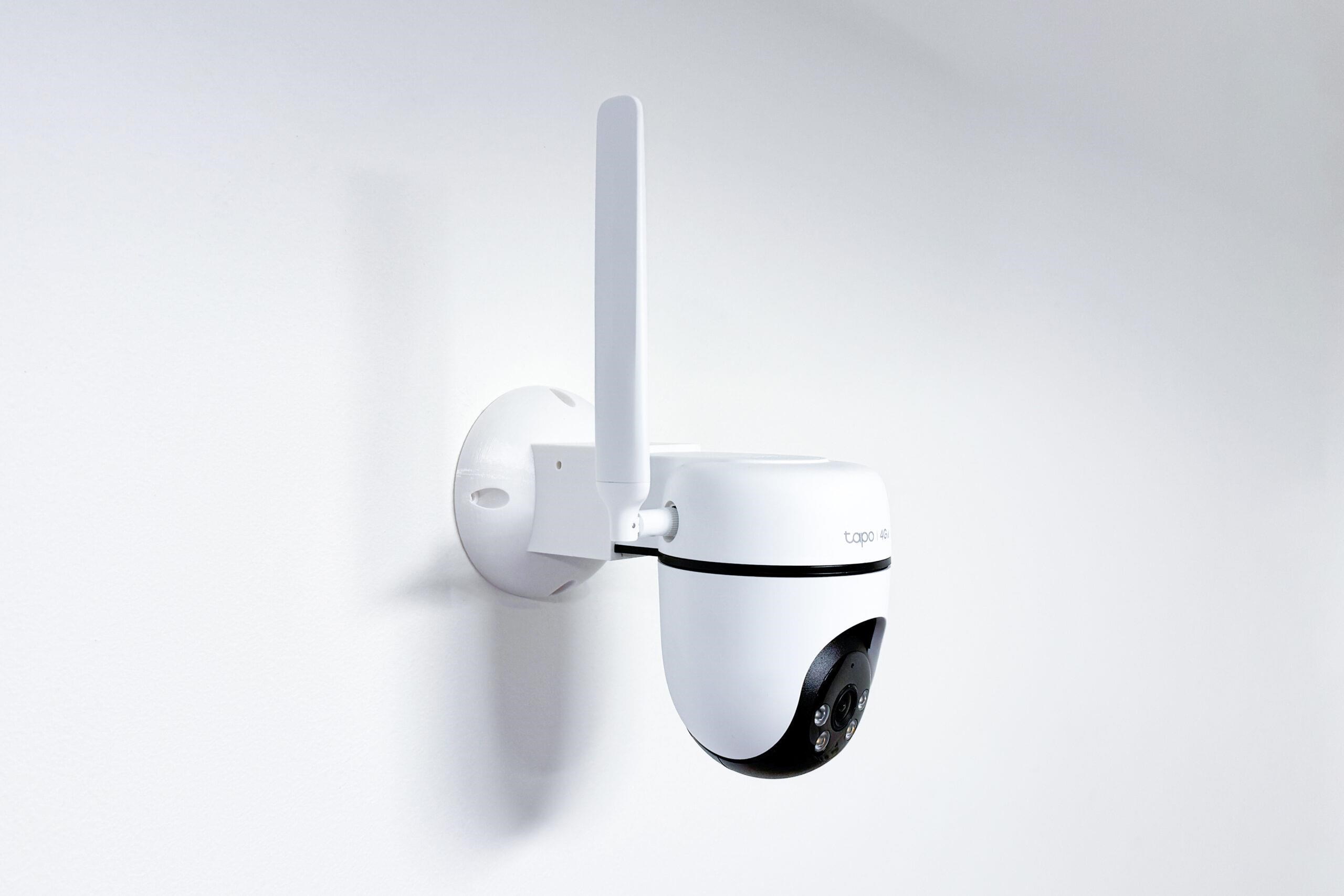 TP-LINK držák/ stojan pro kamery Tapo C501GW na stěnu,  bílý s krytkou kabelů (1ks)4 