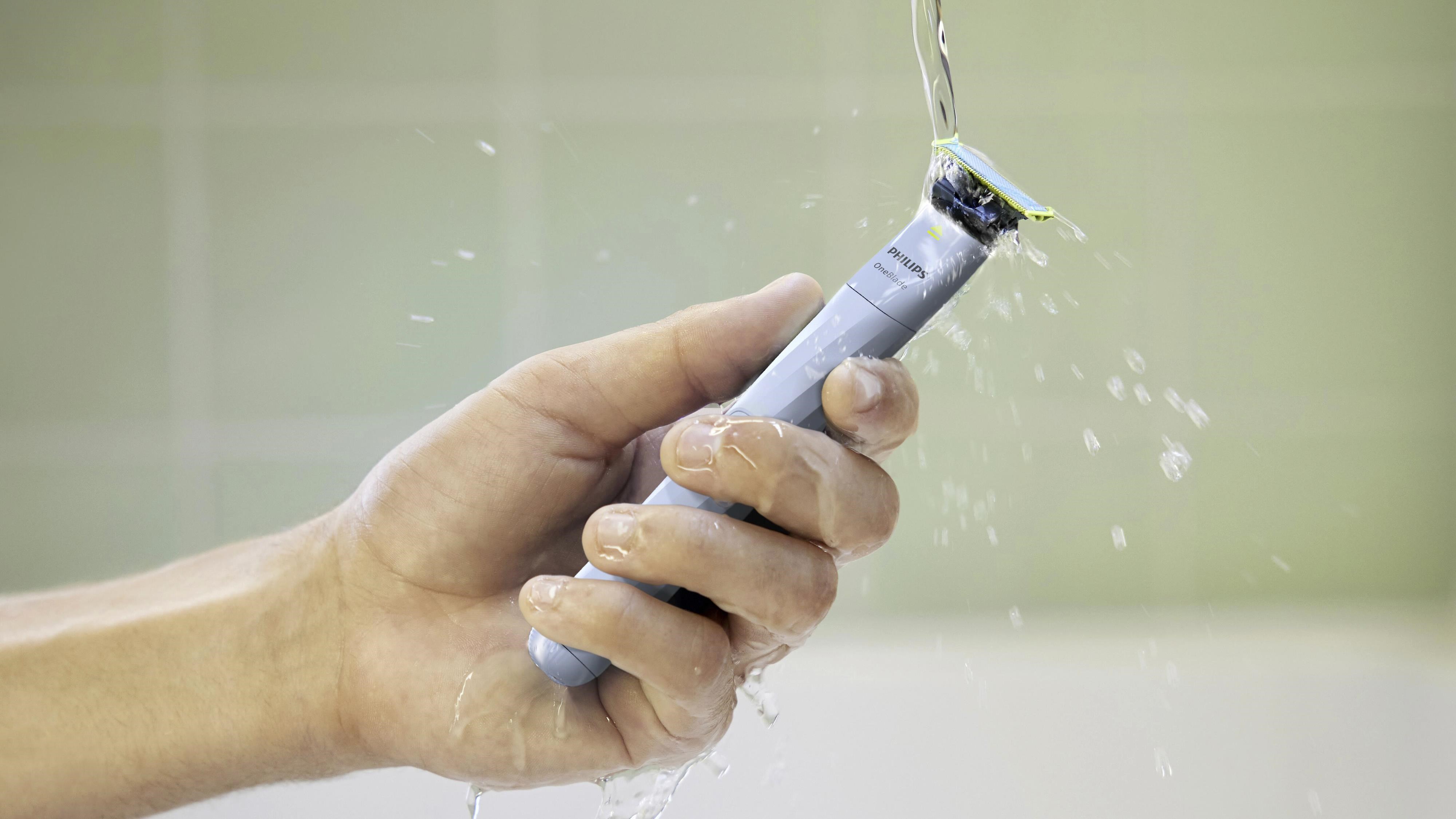 Philips OneBlade First Shave QP1324/20 zastřihovač, Ni-MH baterie, vodotěsný, USB-A5 