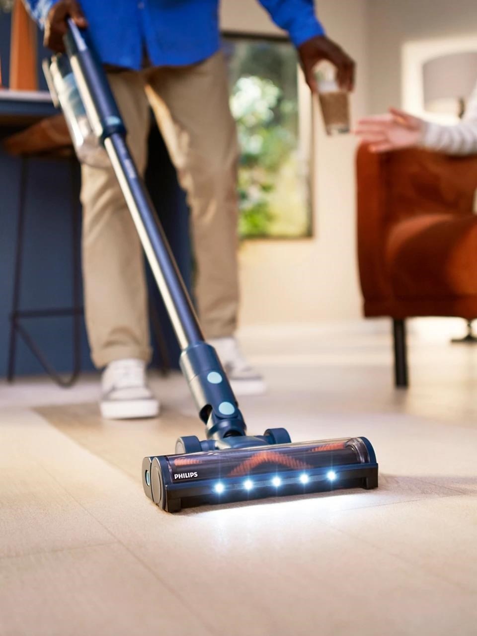 Philips Series 5000 XC5041/ 01 bezdrátový vysavač Aqua 3v1,  PowerCyclone 10,  mokrý úklid,  LED osvětlení9 