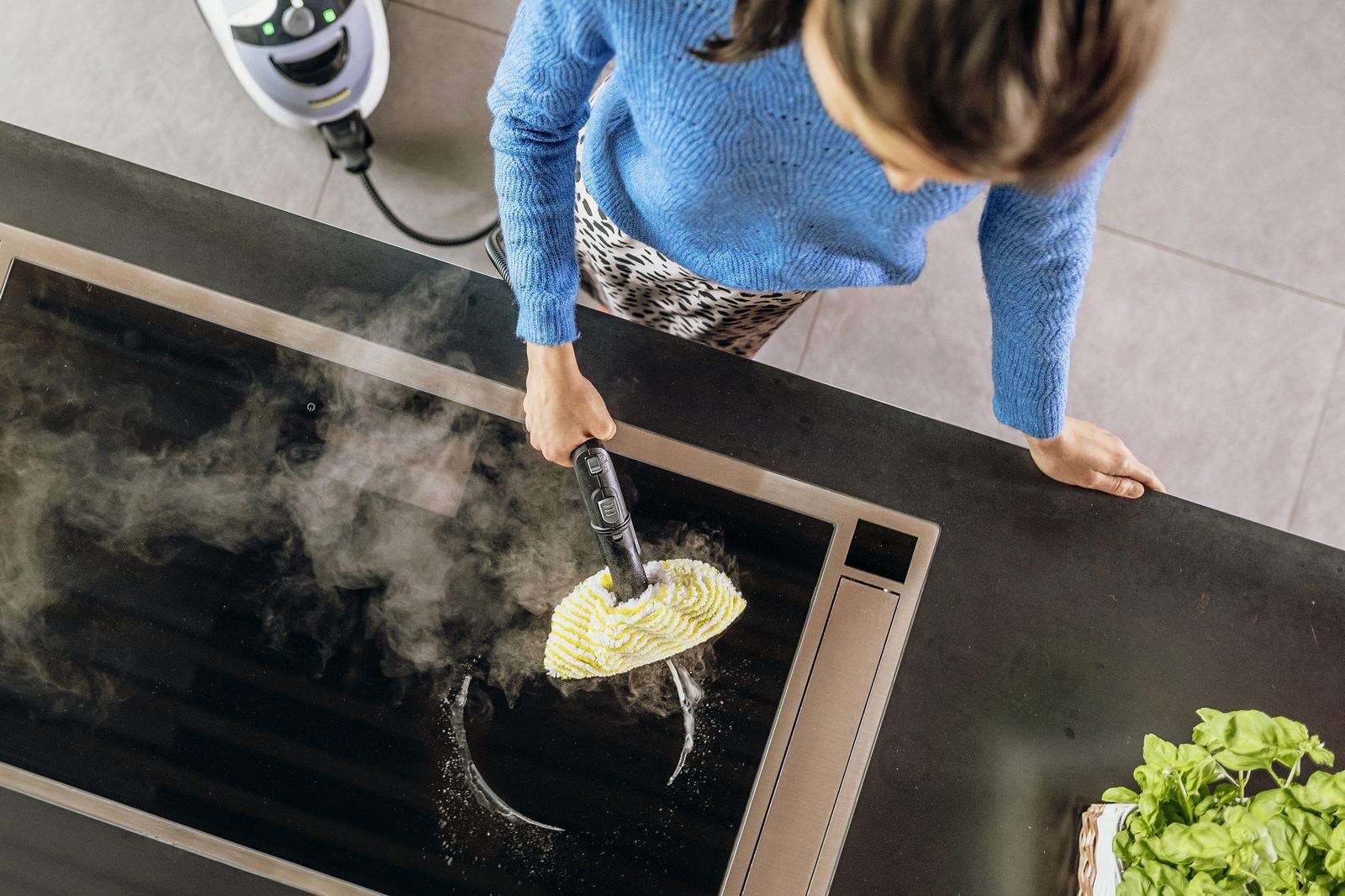 Kärcher SC 5 EasyFix Iron parní čistič,  2250 W,  4.2 bar,  zabíjí až 99.999 % virů a 99, 99 % bakterií,  napařovací žehlička12 