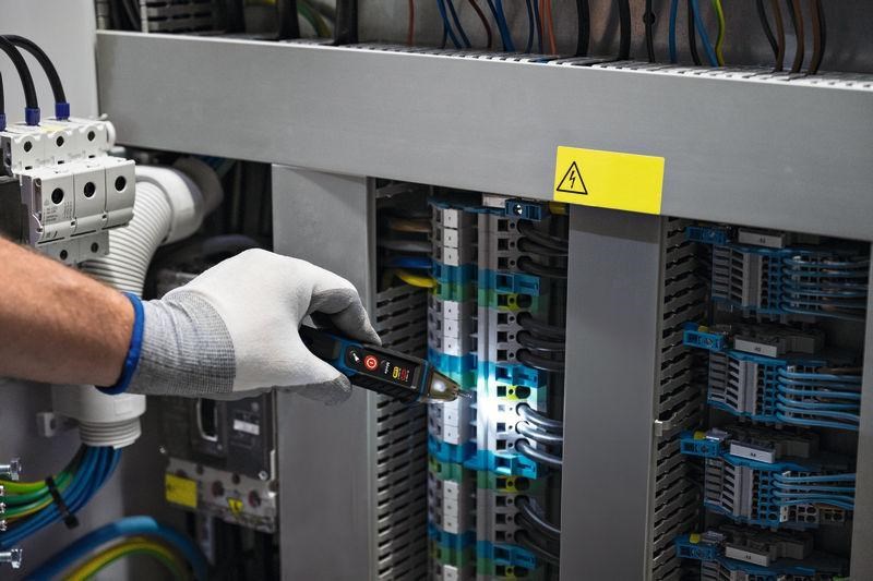 Bosch GVD 1000-17 bezkontaktní zkoušečka napětí3 