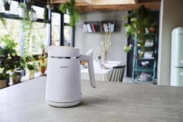 BAZAR - Philips HD9365/ 10 Eco Conscious Edition rychlovarná konvice,  2200 W,  1.7 l,  bílá - Poškozený obal1 