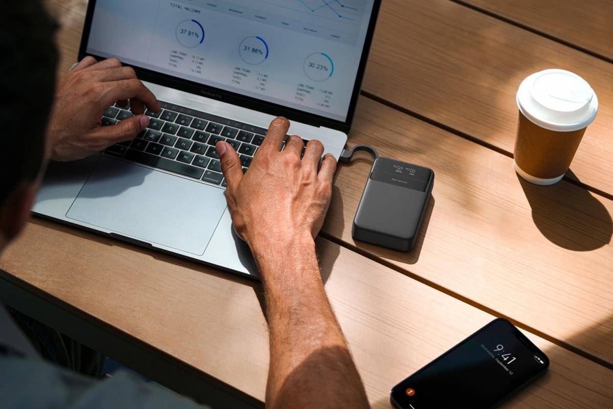 EcoFlow RAPID Magnetic Power Bank (10000mAh) - černá4 