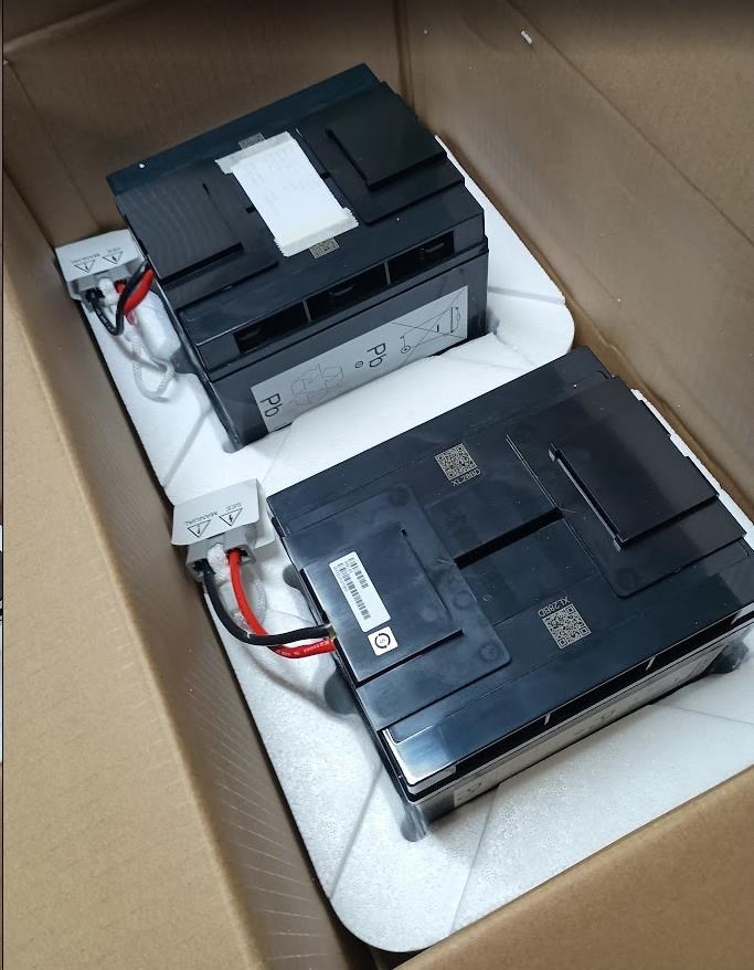 Náhradná batériová kazeta APC č. 55,  SUA2200I,  SUA3000I,  SMT2200I,  SMT3000I,  SUA2200XLI,  SUA3000XLI,  SUA48XLBP,  SUA5001 