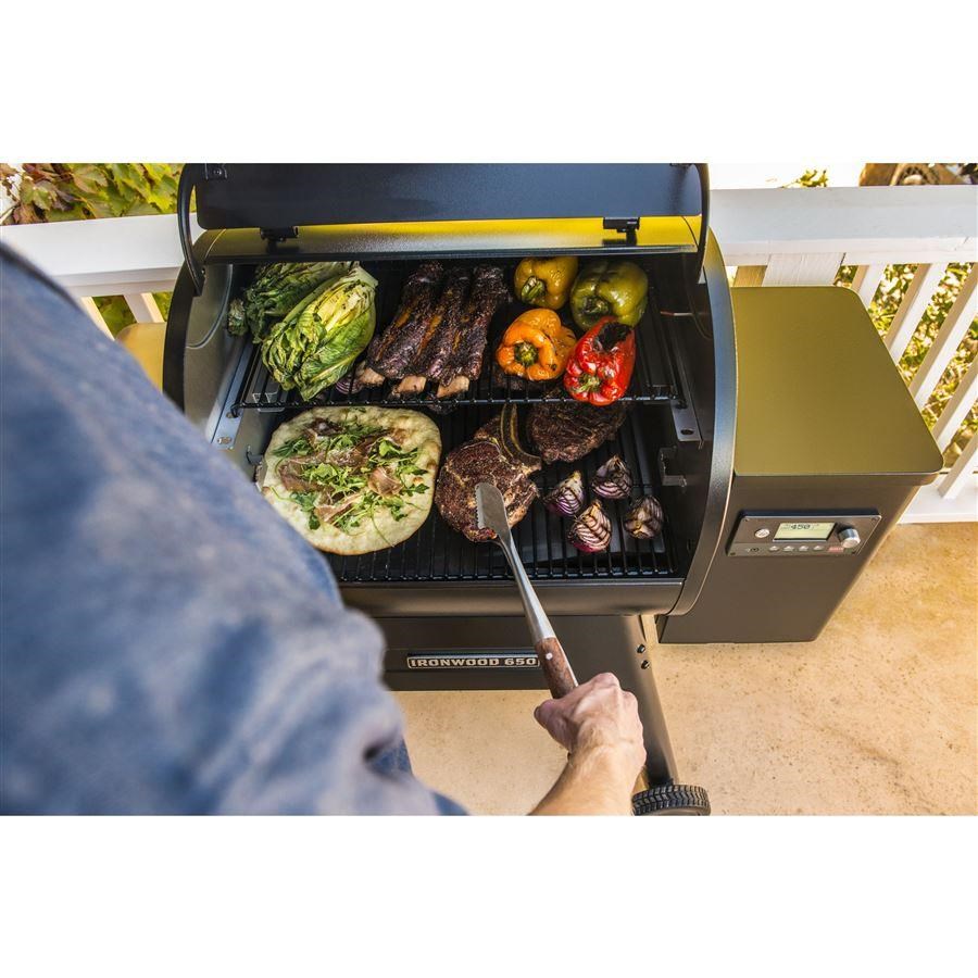 Traeger IRONWOOD 650 peletový gril3 