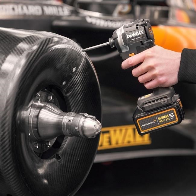 Dewalt DCF85MNT aku rázový utahovák edice McLaren 1 4