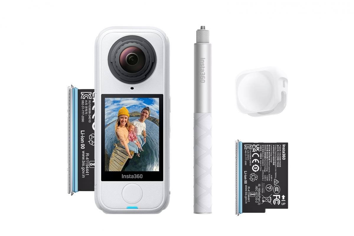 Insta360 X4 Air Starter Bundle akční kamera,  Bílá,  8K /  30fps,  4K/  až 60fps,  6osý gyroskop,  360°,  Active HDR,  vodotěsná1 