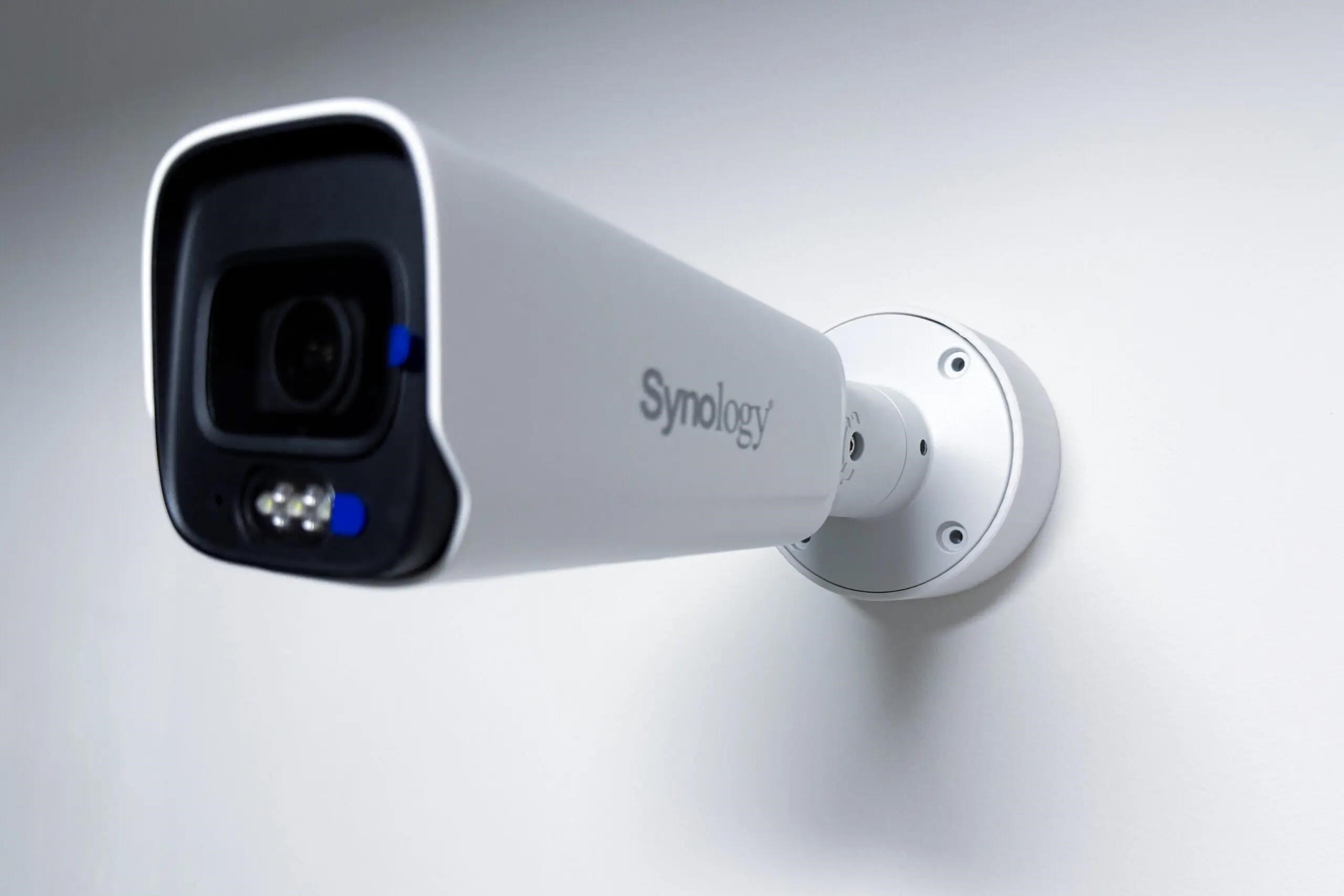 Synology D-SBC800-C - Držák pro kameru Synology BC800Z na stěnu i strop2 