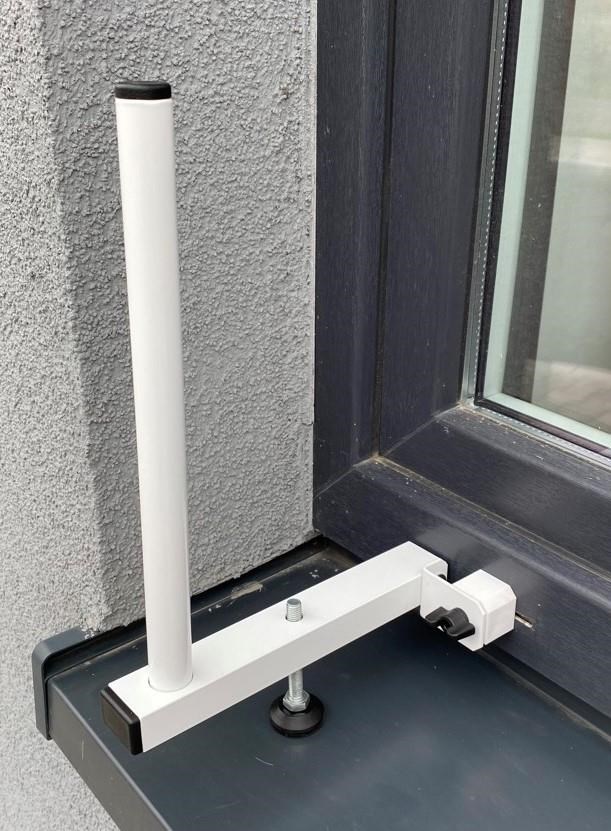 Držák antény na parapet do plastového okna pro NanoStation,  délka 17, 5cm,  výška 25cm2 