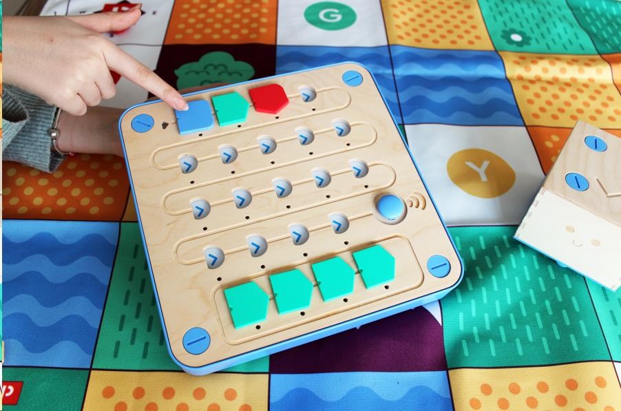 Cubetto Herní set s interaktivním robotem9 