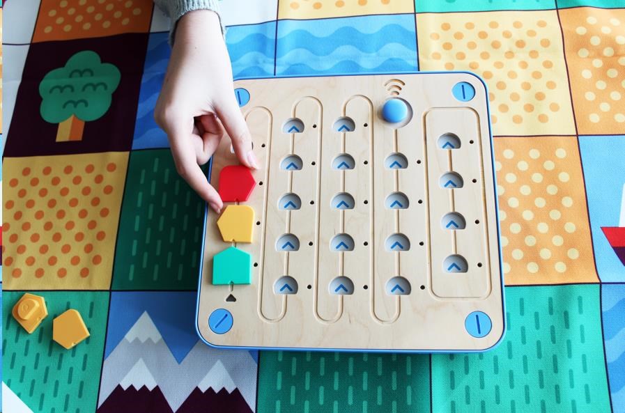 Cubetto Herní set s interaktivním robotem4 