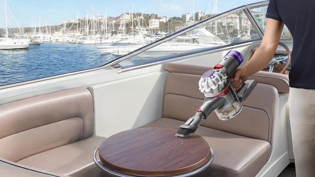 Dyson Car+Boat ruční vysavač,  šedá/ fialová,  výdrž až 50 min,  2 Tier Radial,  sací výkon 115 aW,  plně utěsněná filtrace5 