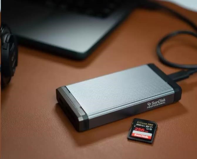 SanDisk Micro SDXC karta 32GB Extreme PRO (100MB/ s,  Class 10 UHS-I V30) + adaptér2 