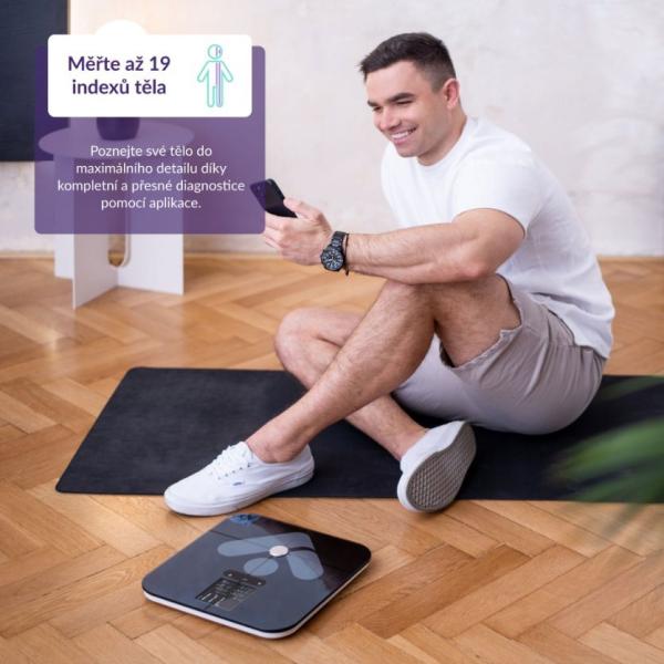 TrueLife FitScale W7 BT - Bioelektrická impedanční bluetooth váha - černá3