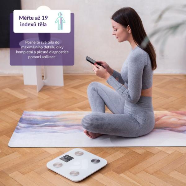 TrueLife FitScale W7 BT - Bioelektrická impedanční bluetooth váha - bílá3