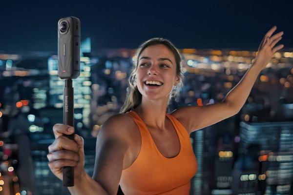 Insta360 X5 akční kamera,  8K 360° video,  triple AI čip,  vodotěsnost do 15 m,  6osá stabilizace,  2400 mAh baterie7