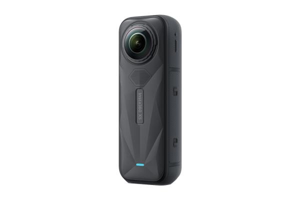 Insta360 X5 akční kamera,  8K 360° video,  triple AI čip,  vodotěsnost do 15 m,  6osá stabilizace,  2400 mAh baterie2