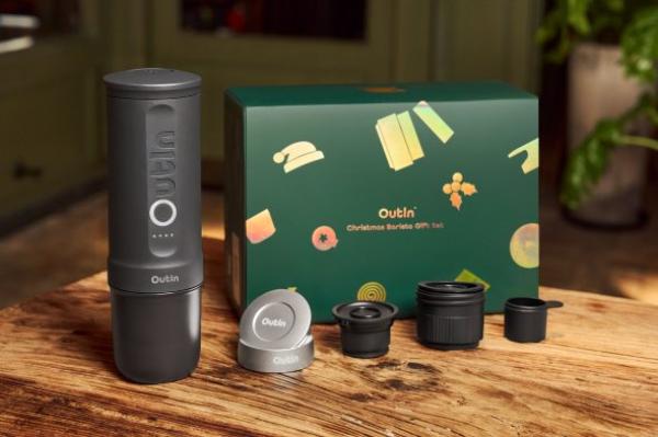 Outin Nano Vianočný set - prenosný kávovar (vesmírne sivý) + Basket Plus sada