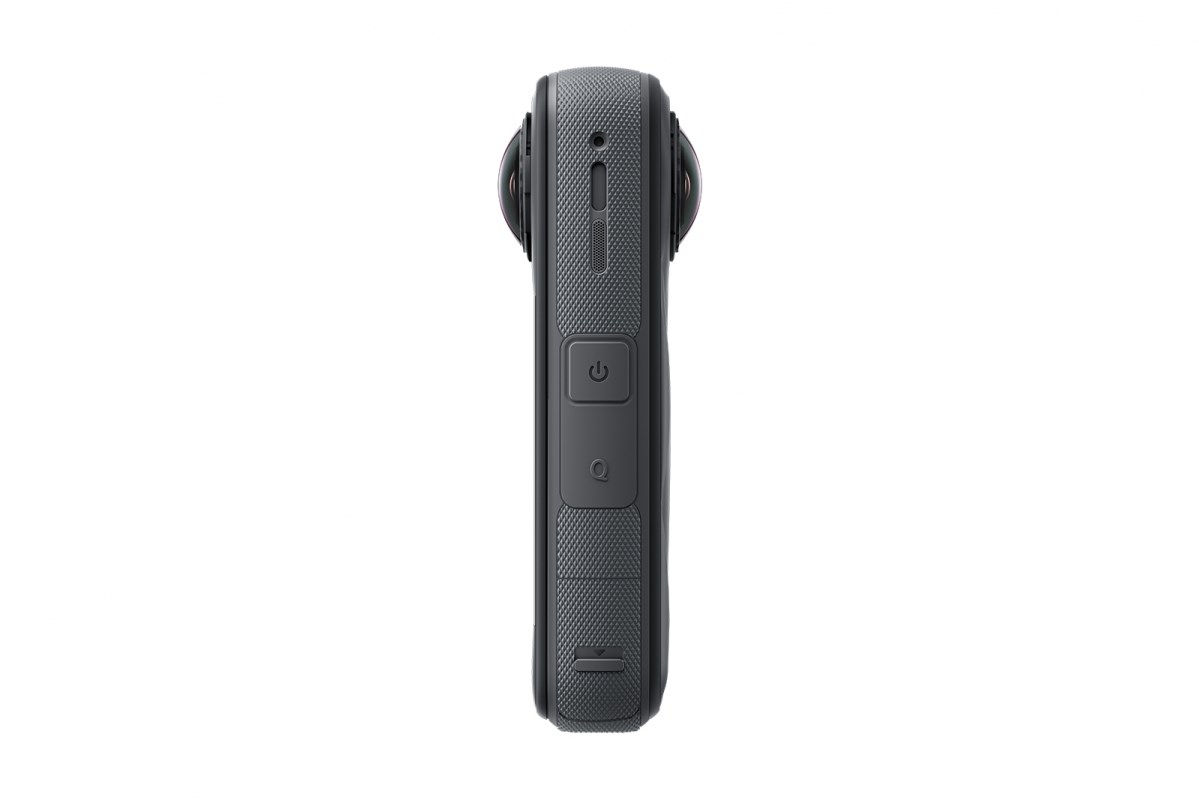 Insta360 X5 akční kamera,  8K 360° video,  triple AI čip,  vodotěsnost do 15 m,  6osá stabilizace,  2400 mAh baterie4 