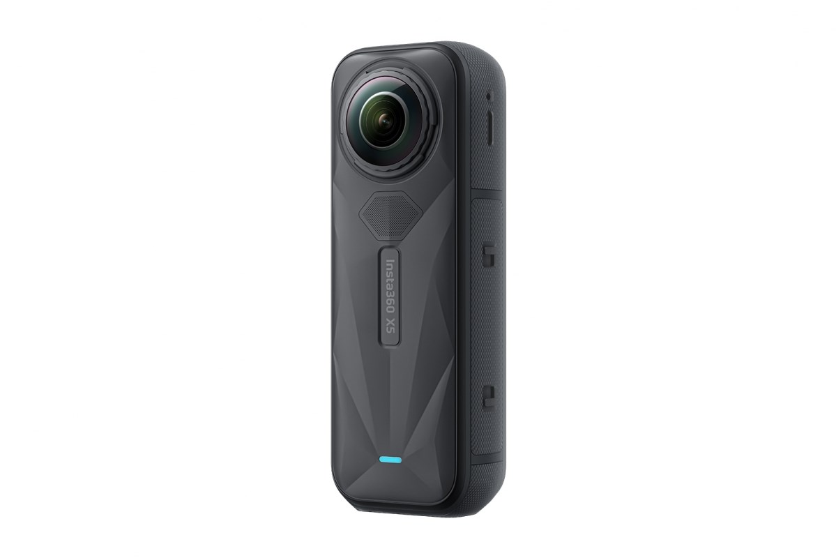 Insta360 X5 akční kamera,  8K 360° video,  triple AI čip,  vodotěsnost do 15 m,  6osá stabilizace,  2400 mAh baterie2 