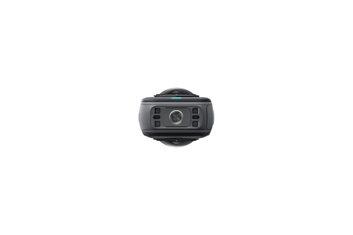 Insta360 X5 akční kamera,  8K 360° video,  triple AI čip,  vodotěsnost do 15 m,  6osá stabilizace,  2400 mAh baterie9 
