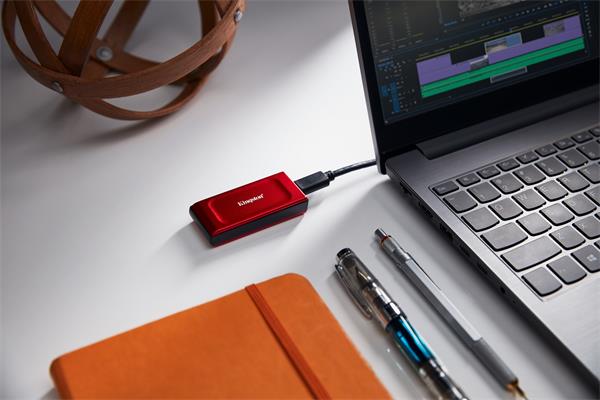 Kingston 2TB externý SSD XS1000 RED Series USB 3.2 Gen 2x2, ( r1050 MB s, w1000 MB s ) 