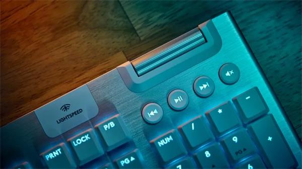 Logitech® G915 X LIGHTSPEED Low-Profile Wireless Gaming Keyboard - BLACK - US INT&quot;L - hmatová 