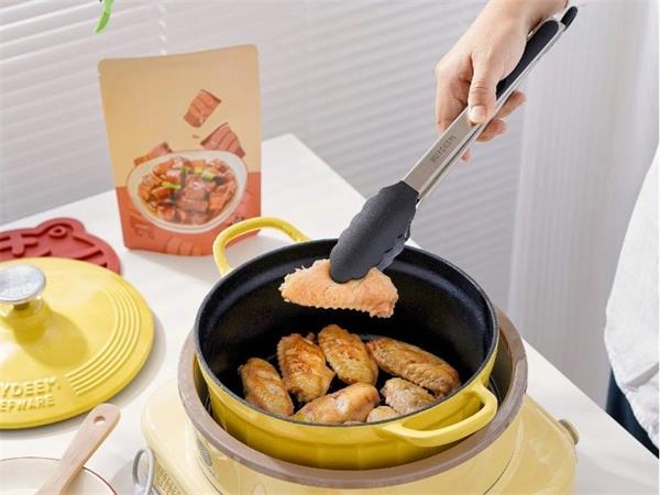 BUYDEEM Smaltovaný liatinový hrniec 2,9L, 22cm, model CP521, farba jemná žltá 