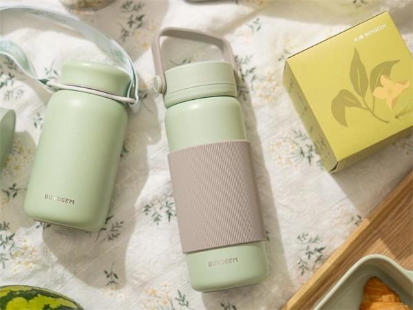 BUYDEEM Termoska so sitkom na čaj 400 ml, model CD1011, farba útulná zelená 
