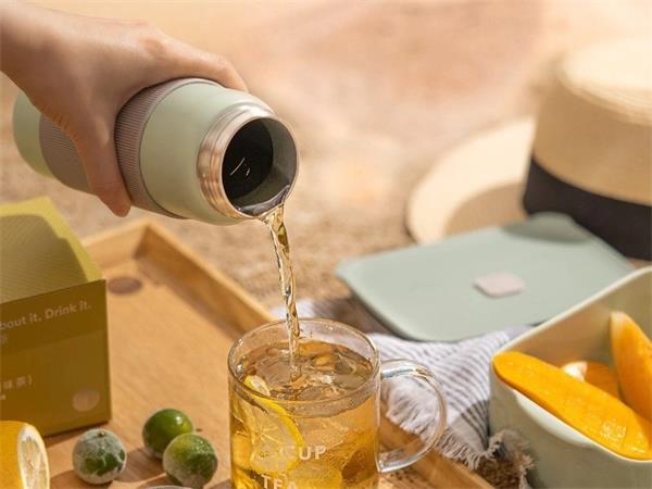 BUYDEEM Termoska so sitkom na čaj 400 ml, model CD1011, farba útulná zelená 