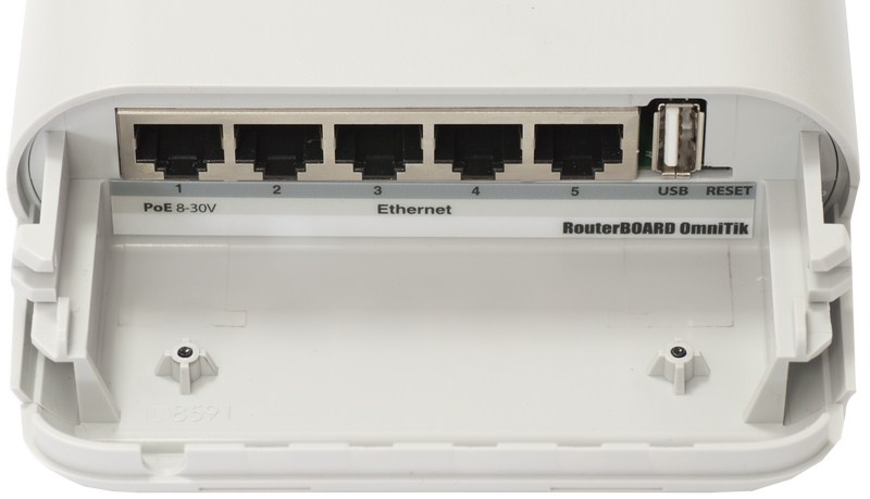 MIKROTIK RouterBOARD OmniTik 5, U-5HnD +L4 (400MHz, 32MB RAM, 5x10 100, 7.5dBi anténa, USB) outdoor 