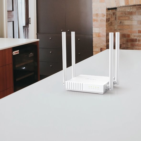 AC750 Dual Band Wi-Fi Router SPEED: 300 Mbps at 2.4 GHz + 433 Mbps at 5 GHz SPEC: 4×Antennas, 1×10/100M WAN Port, 4×10/1 