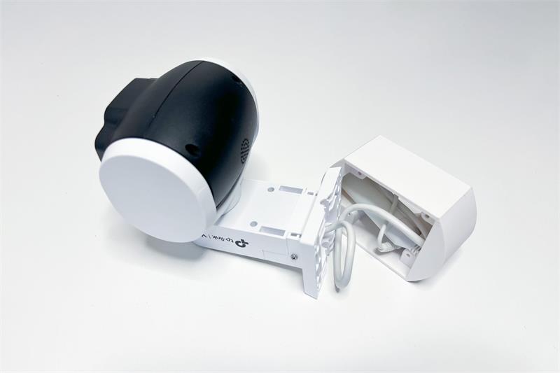 TP-LINK držák s kabelovou krytkou pro kamery VIGI C540V na stěnu nebo strop, bílý 