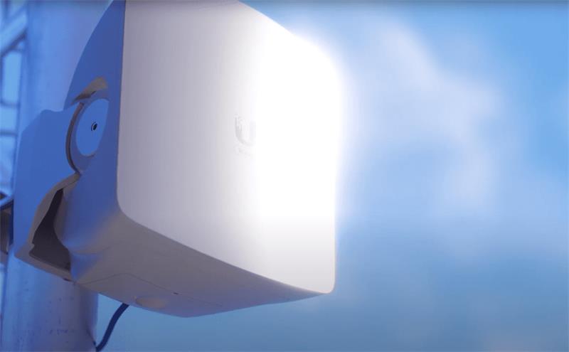 Ubiquiti WAVE-AP  60GHz+5GHz  max. 5,4Gbps ( až 8km) 