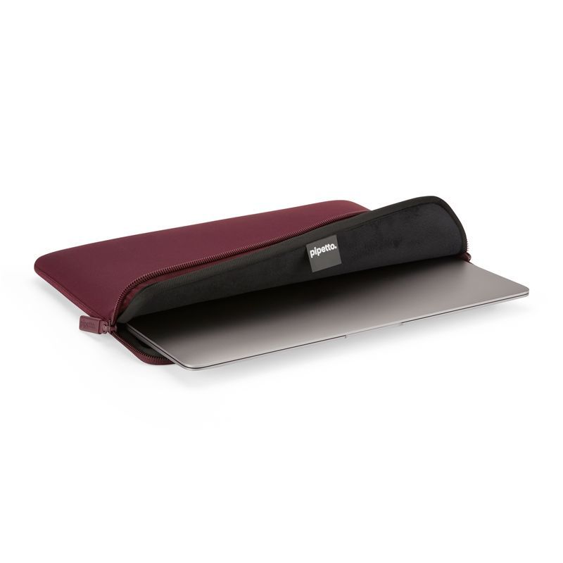 Pipetto puzdro Classic Fit Sleeve V2 pre Macbook Air 13" M2/M3/M4/Pro 14" - Burgundy 