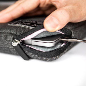Aiino Stark Sleeve MacBook M1/M2/M3 Pro 14, MacBook Air 13.6, Air 13 & Pro 13 - Black Smoke *Rozbalený* 