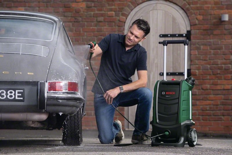 BOSCH Fontus 18V,  akumulátorový venkovní čistič,  18 V,  20 bar,  akumulátor 2.5 Ah 