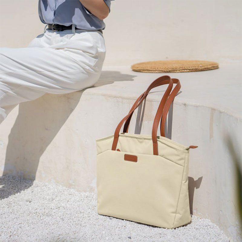 TomToc taška Versatile T23 Tote Bag pre Macbook Pro 16" M1 M2 M3 M4 - Khaki 