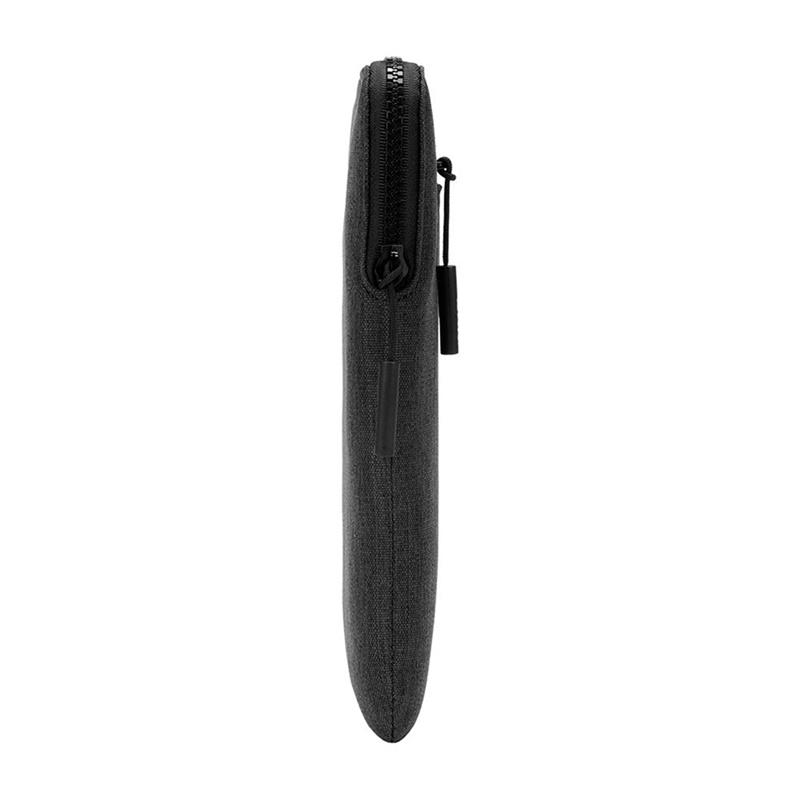 Incase puzdro Compact Sleeve in Woolenex pre MacBook Pro 16" 2021 - Graphite 